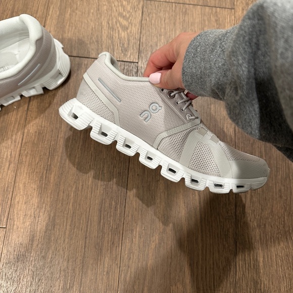 On Cloud 5 Sneakers - Picture 6 of 7